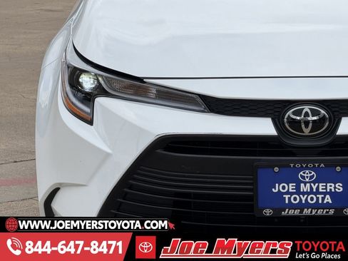 Used 2025 Toyota Corolla LE image 5