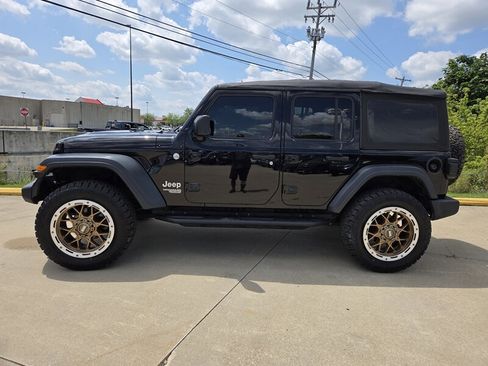 Used 2018 Jeep Wrangler Unlimited Sport AWD/4WD image 6
