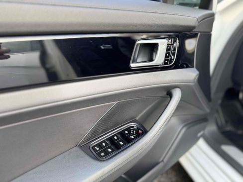Used 2020 Porsche Panamera 4 image 70