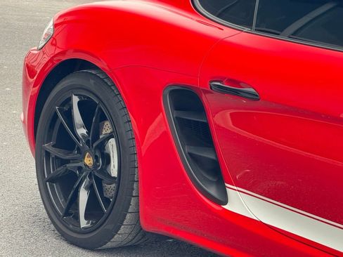 Used 2021 Porsche 718 Cayman image 31