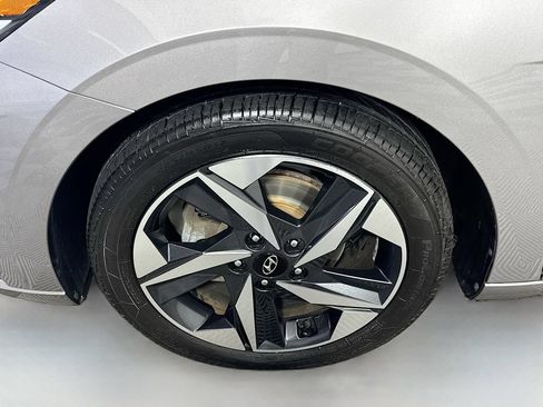 Used 2023 Hyundai Elantra SEL w/ Convenience Package FWD image 4