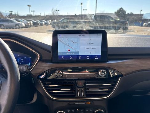 Used 2020 Ford Escape Titanium image 17