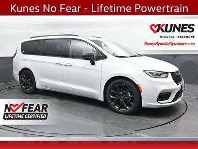 Used 2025 Chrysler Pacifica Limited