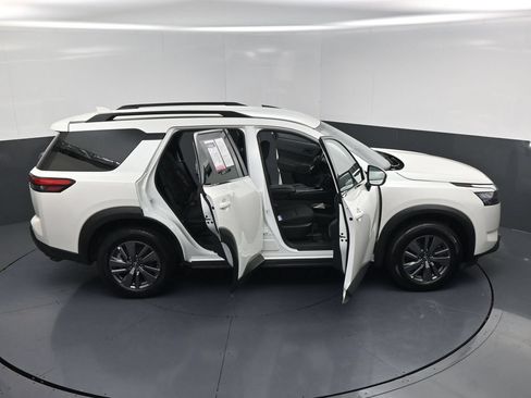 Used 2024 Nissan Pathfinder SV FWD image 23