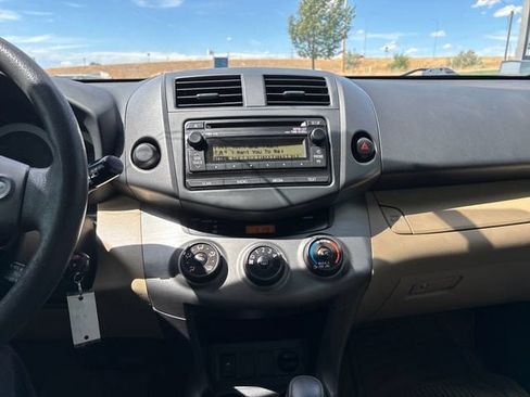 Used 2012 Toyota RAV4 FWD image 17