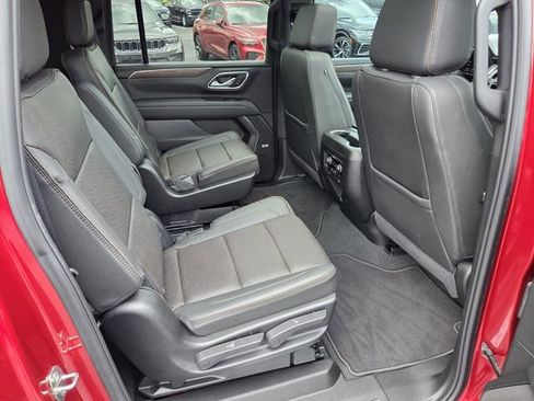 Used 2024 Chevrolet Suburban High Country RWD image 18