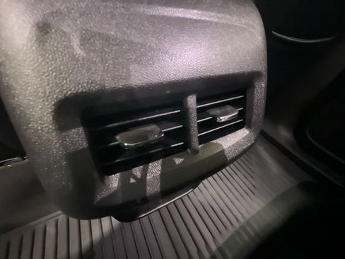 Used 2018 Chevrolet Equinox LT FWD image 21