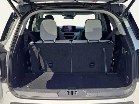 Used 2025 Ford Explorer Active w/ Active Comfort Package RWD image 13