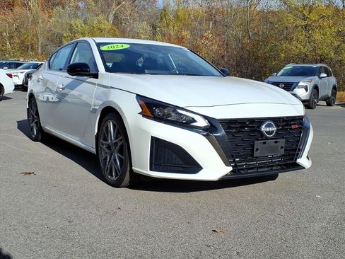 Used 2024 Nissan Altima 2.0 SR image 3