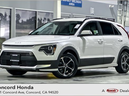 Used 2023 Kia Niro EX image 1