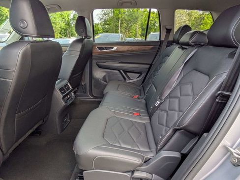 Used 2025 Volkswagen Atlas SE FWD image 13