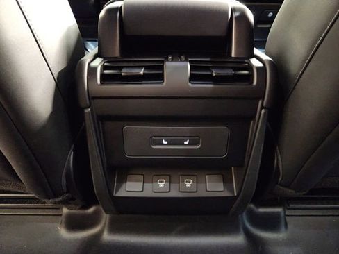 Used 2025 Land Rover Defender 110 S image 31