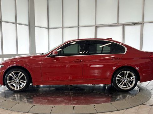 Used 2017 BMW 330i xDrive Sedan AWD/4WD image 4
