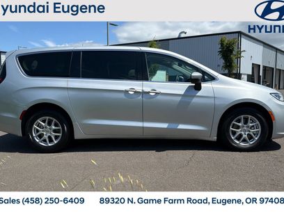 Used 2023 Chrysler Pacifica Touring-L