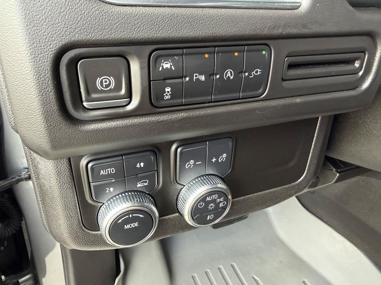 Used 2021 GMC Yukon SLT AWD/4WD image 16