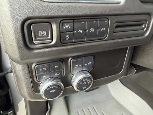 Used 2021 GMC Yukon SLT AWD/4WD image 16