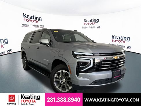 Used 2025 Chevrolet Suburban LT w/ Comfort Package RWD image 2