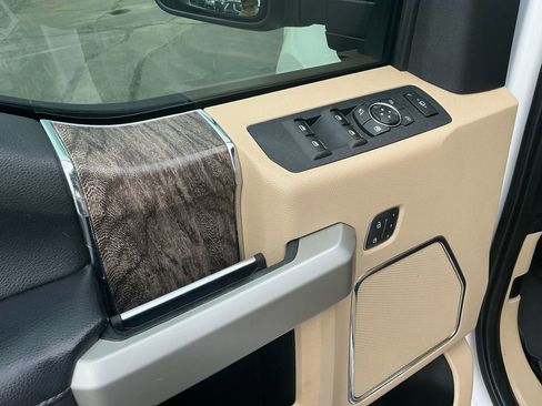 Used 2018 Ford F250 Lariat w/ Lariat Ultimate Package AWD/4WD image 16