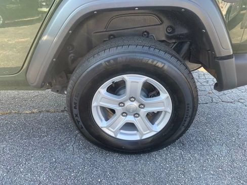 Used 2022 Jeep Wrangler Unlimited Sport AWD/4WD image 38