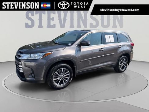 Used 2019 Toyota Highlander XLE AWD/4WD image 1