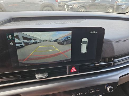 Used 2025 Kia Carnival image 22