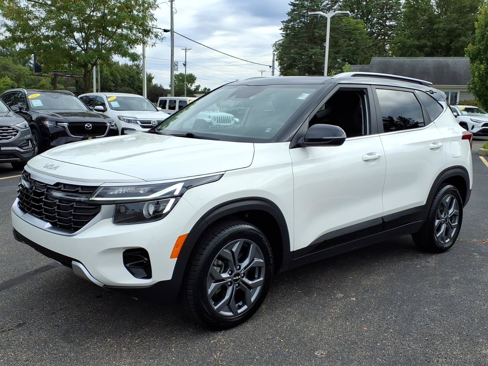 Used 2024 Kia Seltos S AWD/4WD image 3