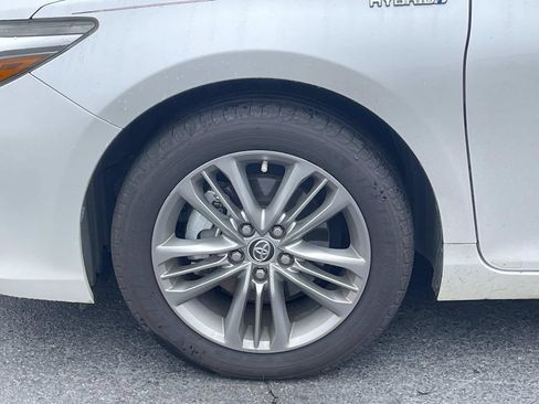 Used 2016 Toyota Camry SE w/ Moonroof Package FWD image 10