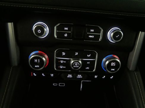 Used 2023 GMC Yukon SLT AWD/4WD image 27