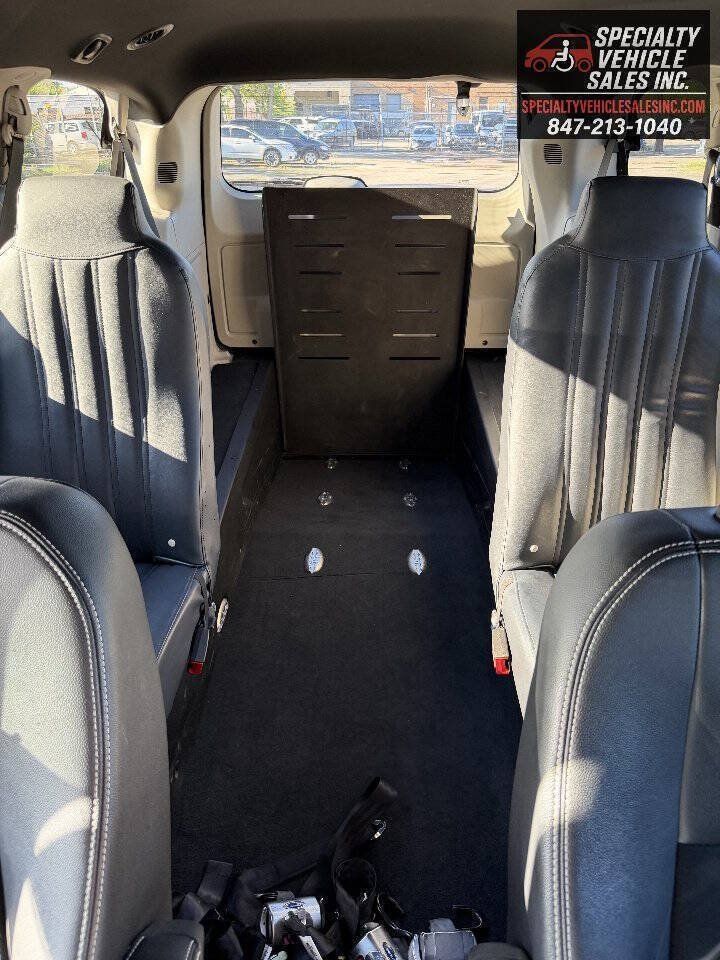 Used 2018 Dodge Grand Caravan SXT FWD image 29
