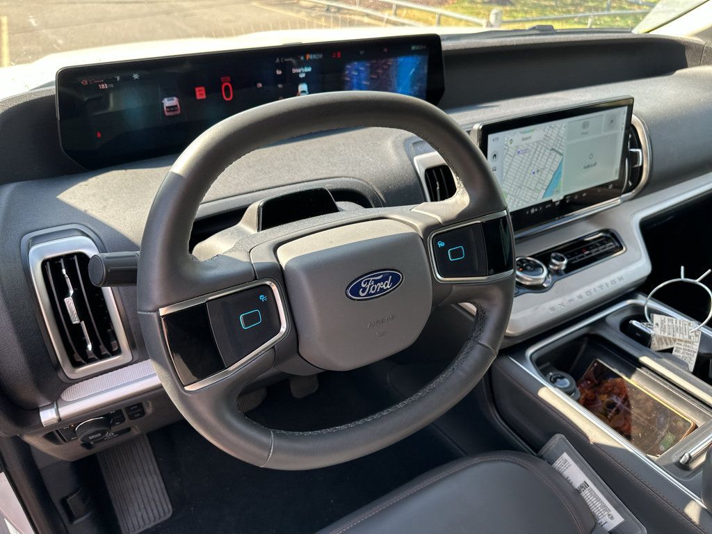 Used 2025 Ford Expedition Active AWD/4WD image 21