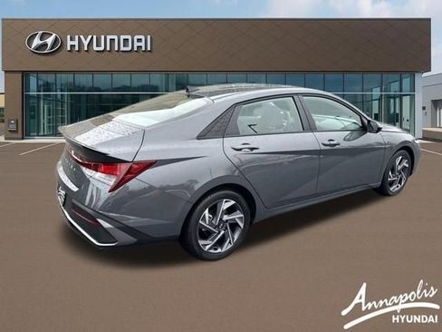 Certified 2025 Hyundai Elantra Sport image 5