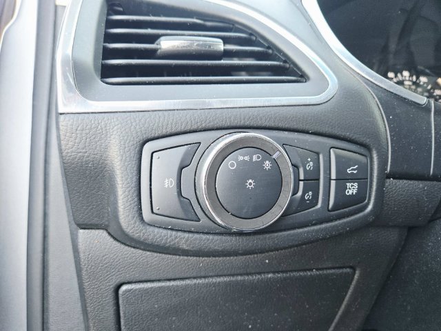 Used 2020 Ford Edge Titanium FWD image 28