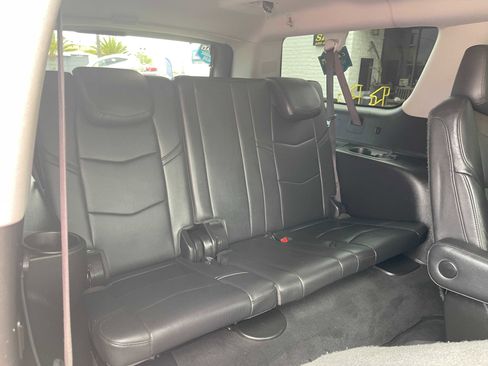 Used 2018 Cadillac Escalade ESV Premium Luxury image 17