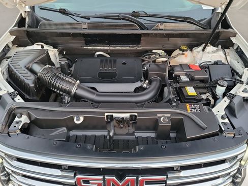 Used 2023 GMC Acadia SLE image 22