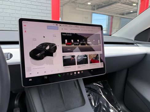 Used 2023 Tesla Model Y Long Range AWD/4WD image 28