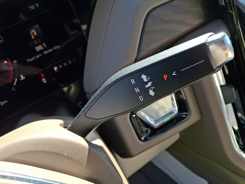 Used 2026 GMC Yukon Denali w/ Sun & Power Step Package AWD/4WD image 15