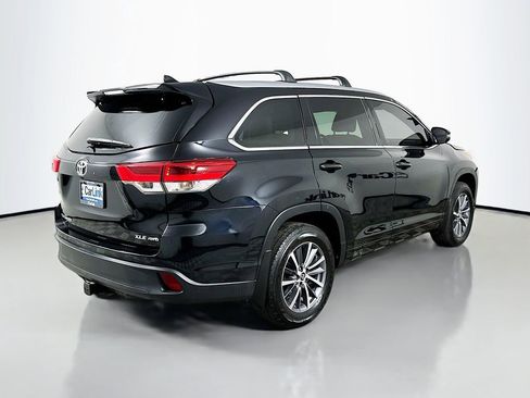 Used 2017 Toyota Highlander XLE image 8