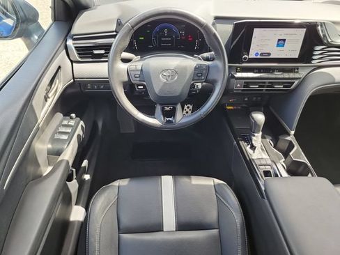 Used 2025 Toyota Camry SE FWD image 15