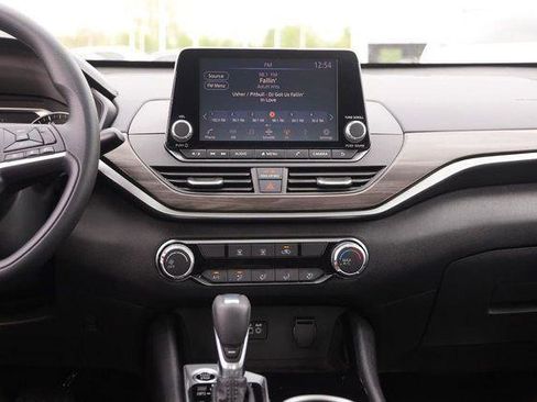 Used 2024 Nissan Altima 2.5 SV image 25