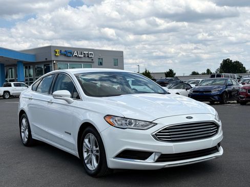 Used 2018 Ford Fusion SE w/ Equipment Group 602A FWD image 5