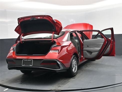 New 2026 Hyundai Elantra SE image 28