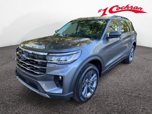 New 2026 Ford Explorer Active w/ Active Comfort Package image 3