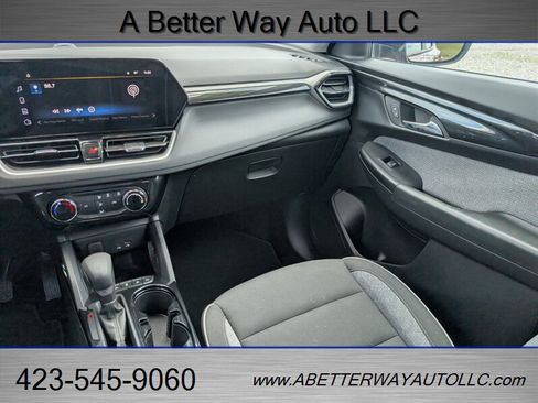 Used 2025 Chevrolet TrailBlazer LT AWD/4WD image 9
