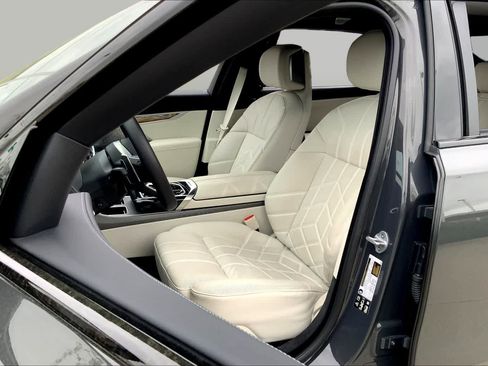 Certified 2025 BMW 760i xDrive w/ Executive Package AWD/4WD image 7