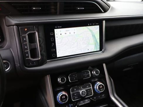 Used 2022 GMC Yukon Denali w/ Denali Premium Package AWD/4WD image 8
