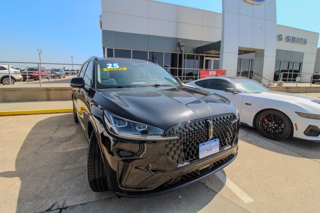 Used 2025 Lincoln Aviator Reserve w/ Equipment Group 201A AWD/4WD image 2