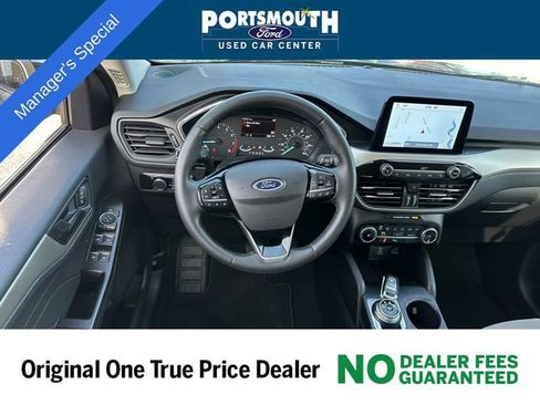 Certified 2022 Ford Escape SE w/ SE Sport Appearance Package image 6