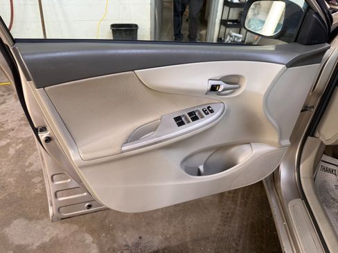 Used 2010 Toyota Corolla LE image 33