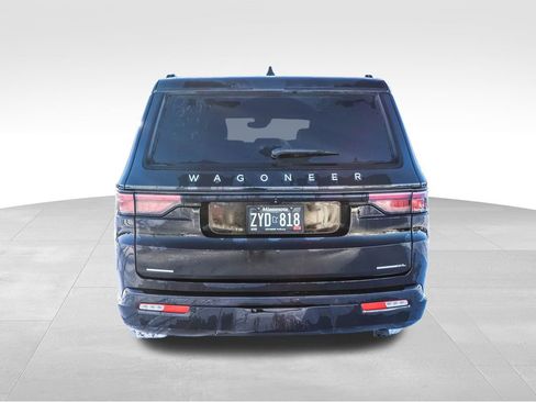 Used 2023 Jeep Wagoneer L Series III w/ Premium Group I image 4