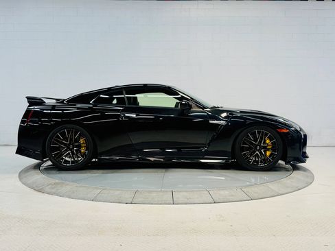 Used 2018 Nissan GT-R Premium AWD/4WD image 38
